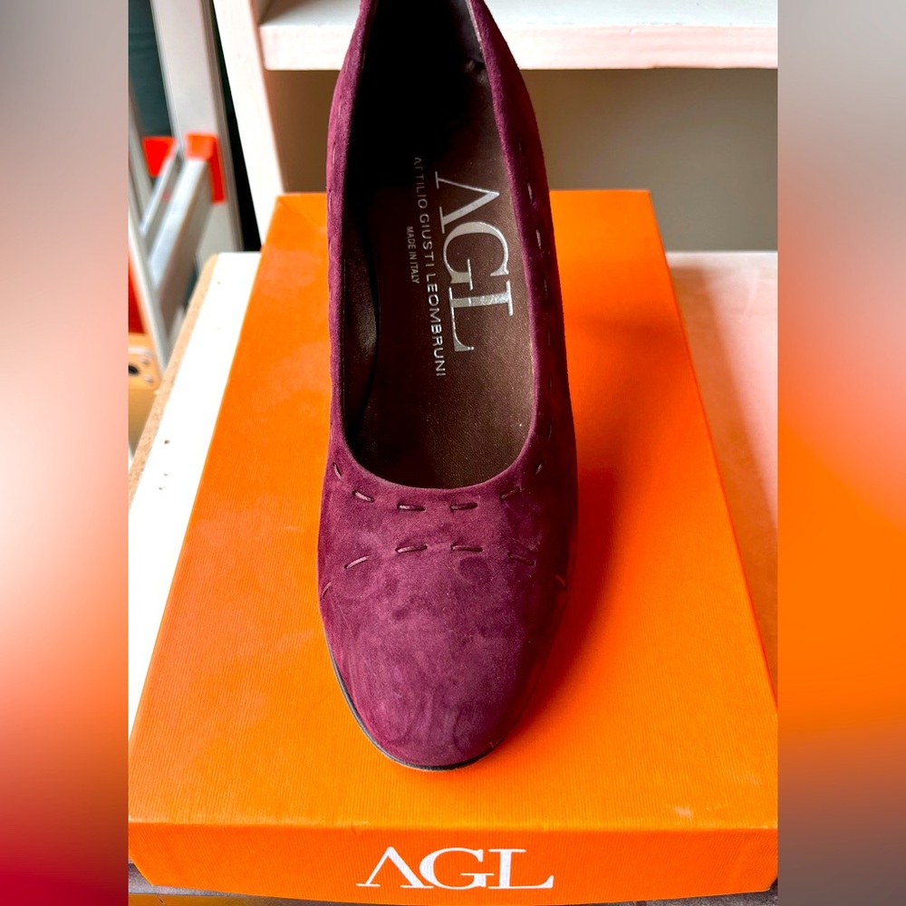 AGL Attilio Giusti Leombruni Italian Made Suede Slip On Pumps Size 37.5